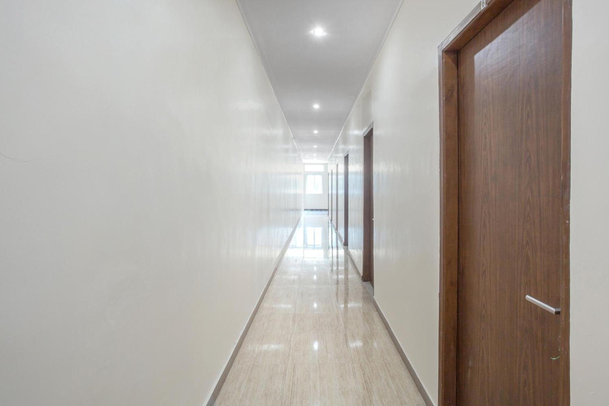 OYO 134 Lg Residence Near RS Brawijaya Kota Surabaya Bagian luar foto